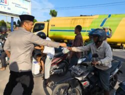 Polres Ogan Ilir dan Polsek Jajaran Bagikan Takjil di Bulan Suci Ramadhan 1447 H