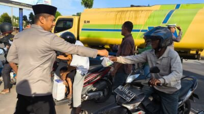 Polres Ogan Ilir dan Polsek Jajaran Bagikan Takjil di Bulan Suci Ramadhan 1447 H