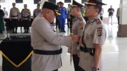 Kapolres Belitung Timur AKBP Indra Feri Dalimunthe, S.H., S.I.K., M.H., M.M. Pimpin pelaksanaan serah terima jabatan Kasat Intelkam 