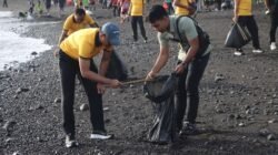 Ciptakan Lingkungan Karangasem Bersih dan Asri, Kapolres Karangasem Bersama Forkopimda Gelar Aksi Bersih Sampah di Pantai Melasti Abang