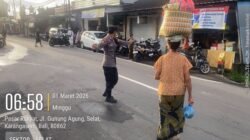 Pastikan Kedisiplinan dan Kelancaran Arus Lalulintas, Polsek Selat Laksanakan Gatur Lalin Pagi di Depan Mako