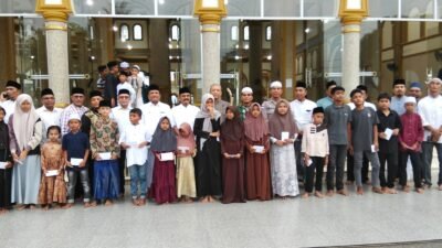 Tim 1 Safari Ramadhan Pemkab Bireuen, Buka Puasa Bersama Puluhan Anak Yatim dan Masyarakat di Masjid Besar Al -Ikhlas Cotbatee