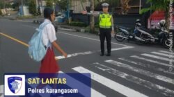 Polisi Sahabat Anak, Anggota Lantas Polres Karangasem Laksanakan Penyebrangan Pelajar SD Negeri 4 Subagan