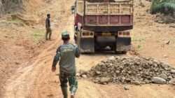 Kasdim 0111/Bireuen Tinjau Pembangunan Jalan TMMD di Jeumpa Sikureung