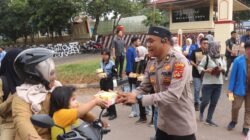 Sinergi dan Kepedulian, Polres Banyuasin Bagikan Takjil Bersama Mahasiswa dan OKP