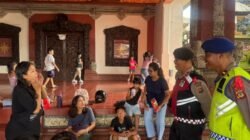 Wujudkan Nyepi Aman dan Penuh Makna, Polisi Sambangi Pembuatan Ogoh-Ogoh di Banjar Tainsiat