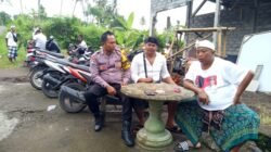 Bhabinkamtibmas Desa Tumbu Sambangi Warga Banjar Dinas Ujung Tengah, Himbau Warga untuk Waspada Tindak Curanmor
