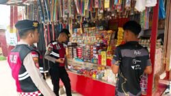 Upaya Preventif, Satsamapta Polres Aceh Timur Sampaikan Imbauan Humanis kepada Pedagang Petasan