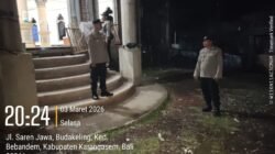 Pastikan Umat Muslim Beribadah dengan Khidmat dan Nyaman, Personil Polsek Bebandem Amankan Pelaksanaan Sholat Tarawih,