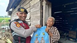 Personil Polres Ogan Ilir Salurkan Bantuan Sembako dari Kapolda Sumsel kepada Masyarakat