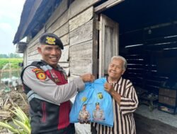 Personil Polres Ogan Ilir Salurkan Bantuan Sembako dari Kapolda Sumsel kepada Masyarakat