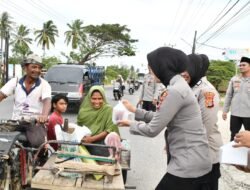 200 Paket Takjil Dibagikan Polres Aceh Timur untuk Pengguna Jalan