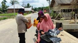 Berkah Ramadhan, Kapolsek Pantee Bidari Berbagi kepada Masyarakat