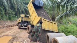 Distribusi Material Pasir Dipercepat, Satgas TMMD Ke-127 Genjot Pembangunan Sasaran Fisik.