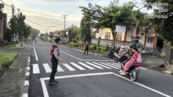 Rutinitas Strong Point Pagi Satsamapta Polres Karangasem, Pastikan Ketertiban dan Kelancaran Arus Lalulintas di Jalan Ngurah Rai