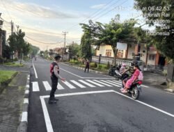 Rutinitas Strong Point Pagi Satsamapta Polres Karangasem, Pastikan Ketertiban dan Kelancaran Arus Lalulintas di Jalan Ngurah Rai