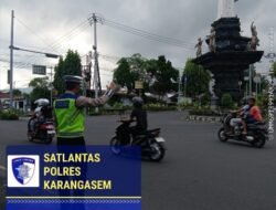 Ciptakan Kelancaran Arus Lalu Lintas Personil Lantas Melaksanakan Penjagaaan dan Pengaturan di Ktl 2