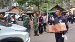 PSHT Bersama TNI-Polri Bagikan Takjil kepada Warga di Trenggalek