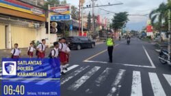 Polisi Sahabat Anak, Anggota Lantas Polres Karangasem Sebrangkan Siswa Siswi SD Negeri 4 Subagan