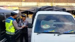 Sat Lantas Bagikan Brosur Dalam Rangka Kegiatan Rutin Yang Ditingkatkan (KRYD) dalam Rangka Harkamtibmas Menjelang Pelaksanaan Ops Ketupat Agung 2026