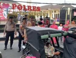 Satsamapta Polres Aceh Tengah Bagikan Takjil Sambut HUT Korps Sabhara Polri Ke 74