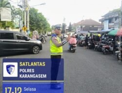 Laksanakan Pos Sore, Satlantas Polres Karangasem Laksanakan Pengaturan di Pasar Senggol Jalan Gajah Mada Amlapura