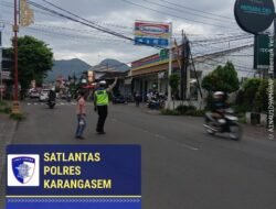Rutinitas Anggota Lantas Polres Karangasem, Lakukan Gatur Pagi di Simpang Tiga BTN Taman Asri Karangasem