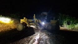 Tak Kenal Lelah, Satgas TMMD Ke 127 Kebut Pengerjaan Jalan Hingga Malam Hari