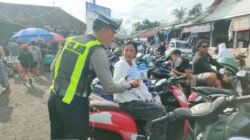 Cegah Lakalantas, Sat Lantas Bagikan Brosur kepada Masyarakat Jelang Pelaksanaan Ops Ketupat Agung 2026