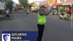Wujudkan Kelancaran Arus Lalulintas, Personil Lantas Lakukan Gatur Lalin di Simpang. 3 BTN Taman Asri Karangasem  