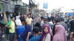 Personel Polsek Idi Rayeuk Bantu Evakuasi Warga Peudawa Puntong Yang Meninggal di Pasar Idi