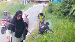 Babinsa Koramil 08/Silih Nara Bersama Warga Bersihkan Sampah di Wih Sagi Indah