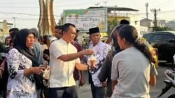 Dinas Pendidikan Bersama PGRI Labuhanbatu Berbagi 1.000 Takjil kepada Masyarakat