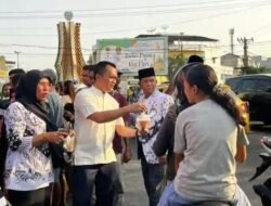 Dinas Pendidikan Bersama PGRI Labuhanbatu Berbagi 1.000 Takjil kepada Masyarakat