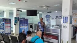 Ramah dan Santun, Personil Sat Lantas Berikan Pannduan kepada Setiap Pemohon SIM di Satpas Polres Karangasem
