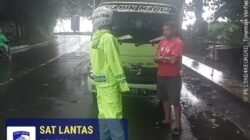 Satlantas Polres Karangasem Berikan Himbauan Para Sopir Truk, tidak Sembrangan Parkir di Area Obyek Wisata Candidasa