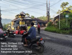 Pastikan Kelancaran Arus Lalulintas, Polsek Selat Lakukan Gatur Lalin Pagi di Depan Mako