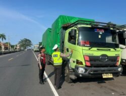 Sat Lantas Polres Karangasem Perketat Pemeriksaan dan Pengaturan Lulintas di Yeh Malet