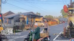 Pastikan Kelancaran Arus Lalulintas, Polsek Selat Lakukan Gatur Lalin Pagi di Depan Mako