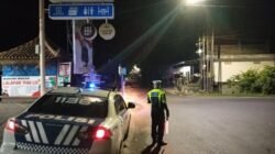 Jaga Situasi Tetap Kondusif, Unit Turjagwali Menyusuri Jalan Kesatrian, Diponogoro dan Kartini Melalui Giat Blue Light Patrol dan Barcode