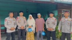Brimob Kompi 3 Batalyon D Pelopor Bagikan Takjil kepada Warga di Kebayakan