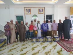 Front Persaudaraan Islam dan MPI Mujahidah Sumsel Berbagi Zakat Untuk Masyarakat