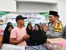 Ramadhan Jadi Momentum Berbagi, Kapolres Aceh Timur Bantu Warga Huntara Idi