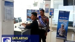 Pemandu Pelayanan Satpas Polres Karangasem Laksanakan Pelayanan Prima dan Terpadu kepada Masyarakat