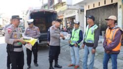 Polres Aceh Tengah Berbagi Jelang Lebaran, Sasar Juru Parkir dan Petugas Kebersihan
