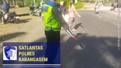 Satuan Lalulintas Polres Karangasem Lakukan Gatur Lalin, di Desa adat Bugbug di Pura Melanting
