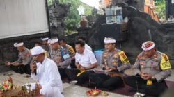 Sambut Hari Raya Nyepi, Kapolres Karangasem Gelar Persembahyangan Bersama, di Pura Padmasana