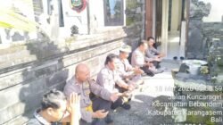 Sambut Hari Raya Kesanga, Personel Polsek Bebandem Gelar Persembahyangan Bersama di Padmasana Mako