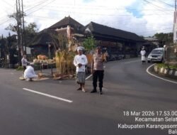 Bhabinkamtibmas Berikan Pengamanan Tawur Kesanga di Desa Adat Selat