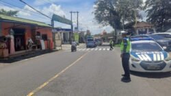 Sat Lantas Lakkukan Pengamanan dan Pengaturan Lalulintas, di Kawasan Obyek Wisata Tirtagangga